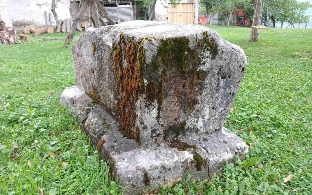 Team of the Foundationin Srebrenica: Necropolises Sjedaljka and Grabljice