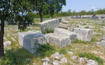 Obaljeno groblje, Cerovica – Neum